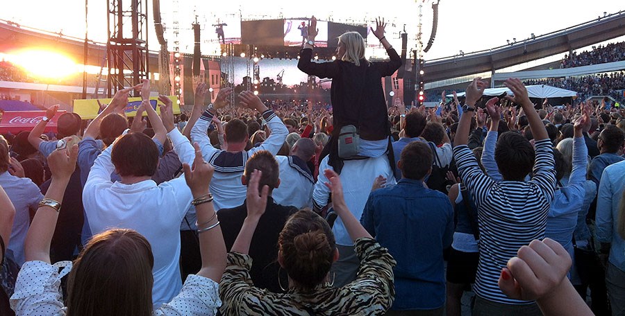 Publik från konsert på Ullevi